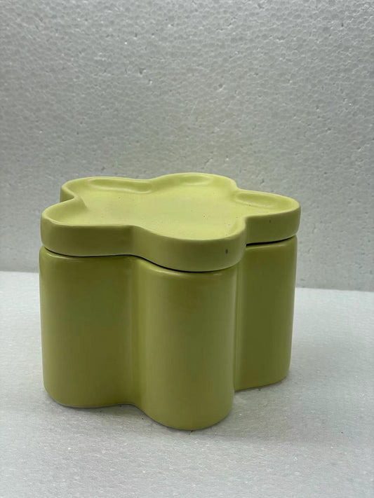 Handmade Ceramic Star - Shaped Jewelry Box | Solid Green Color | Unique & Elegant | Ideal for Storing Jewelry or Home Display
