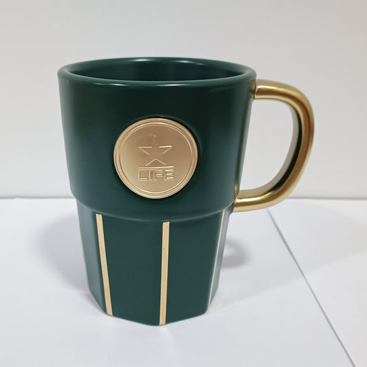 Chic Green Ceramic Mug with Gold Detailing - A Must - have for Coffee Enthusiasts