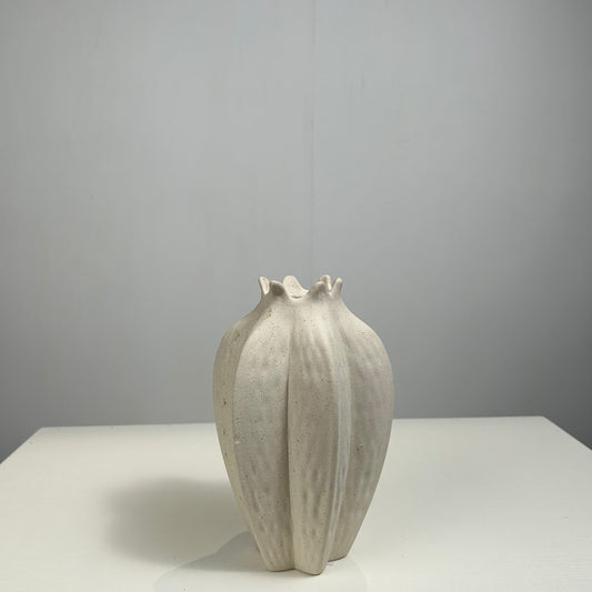 Exquisite Handmade Ceramic Vase - Unique Petal - Shaped Design for Home & Office Decoration